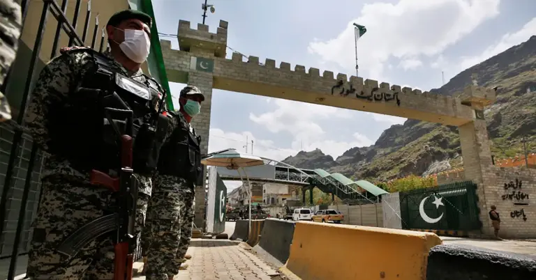 সাইবার পাখতুনখোয়ায় সেনা সদস্যরা